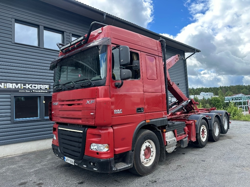 DAF XF105.410 8x2 - Abrollkipper: das Bild 1 DAF XF105.410 8x2 - Abrollkipper: das Bild 1