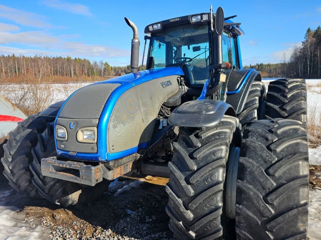 Valtra T 171 - Traktor: das Bild 2 Valtra T 171 - Traktor: das Bild 2