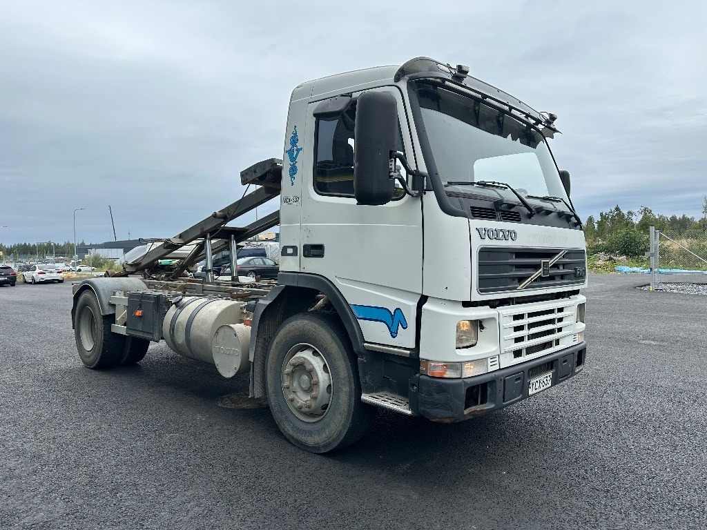 Volvo FM7 4x2 vaijerilaitteilla - Absetzkipper: das Bild 3 Volvo FM7 4x2 vaijerilaitteilla - Absetzkipper: das Bild 3