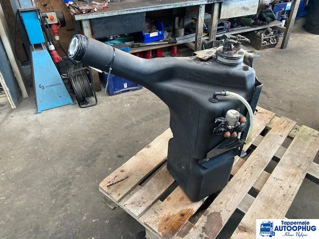 MAN Adblue – Urea tank MAN 81.15400-6185 - AdBlue Tank für LKW: das Bild 2 MAN Adblue – Urea tank MAN 81.15400-6185 - AdBlue Tank für LKW: das Bild 2