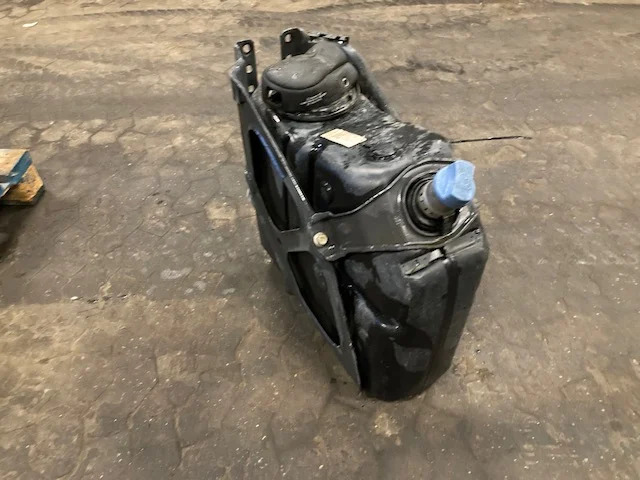 Mercedes A9604701515 – Mercedes adblue tank - AdBlue Tank für LKW: das Bild 1 Mercedes A9604701515 – Mercedes adblue tank - AdBlue Tank für LKW: das Bild 1