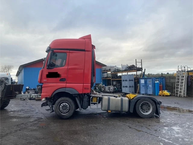 Mercedes Actros 1851 - Sattelzugmaschine: das Bild 5 Mercedes Actros 1851 - Sattelzugmaschine: das Bild 5