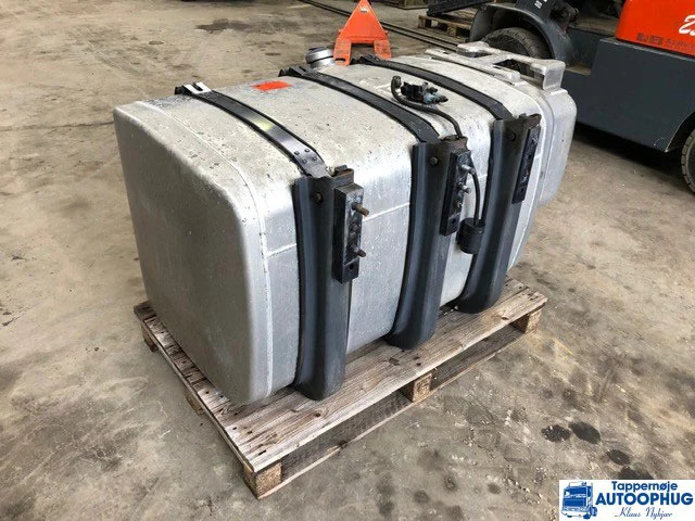 Scania Diesel tank – Fuel tank P/N: 2132702 - Kraftstofftank für LKW: das Bild 3 Scania Diesel tank – Fuel tank P/N: 2132702 - Kraftstofftank für LKW: das Bild 3