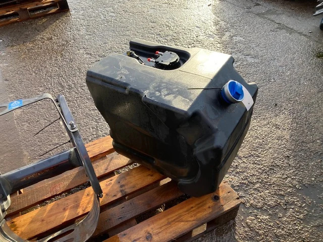 Scania Reductant tank – Scania 2875486 - AdBlue Tank für LKW: das Bild 2 Scania Reductant tank – Scania 2875486 - AdBlue Tank für LKW: das Bild 2