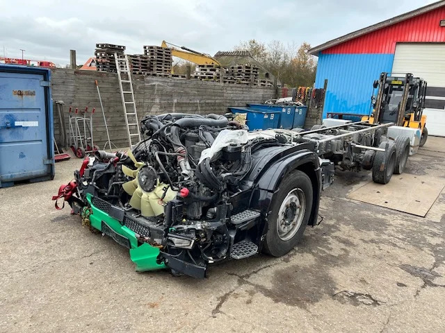 Scania S590 6X2 - Fahrgestell LKW: das Bild 1 Scania S590 6X2 - Fahrgestell LKW: das Bild 1