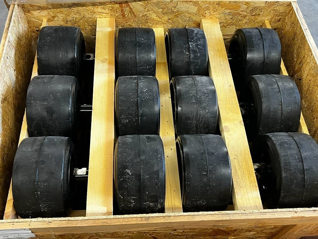CNH Track rollers for tracks - CNH - Quadtrac/Steiger - Reifen für Landmaschine: das Bild 2 CNH Track rollers for tracks - CNH - Quadtrac/Steiger - Reifen für Landmaschine: das Bild 2