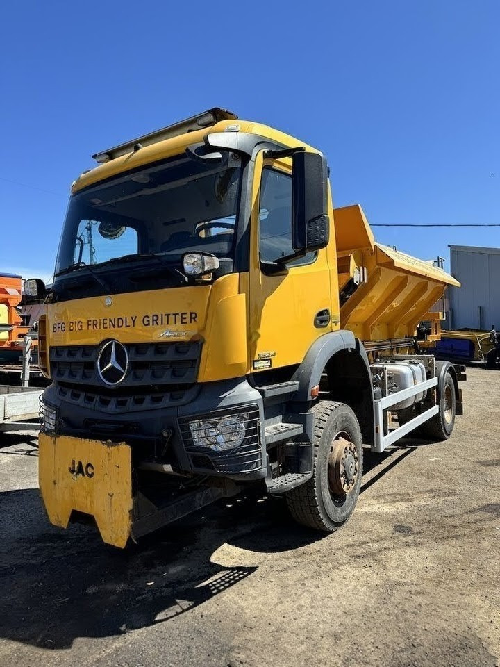 Mercedes-Benz 1824 - Kommunal-/ Sonderfahrzeug, LKW: das Bild 1 Mercedes-Benz 1824 - Kommunal-/ Sonderfahrzeug, LKW: das Bild 1