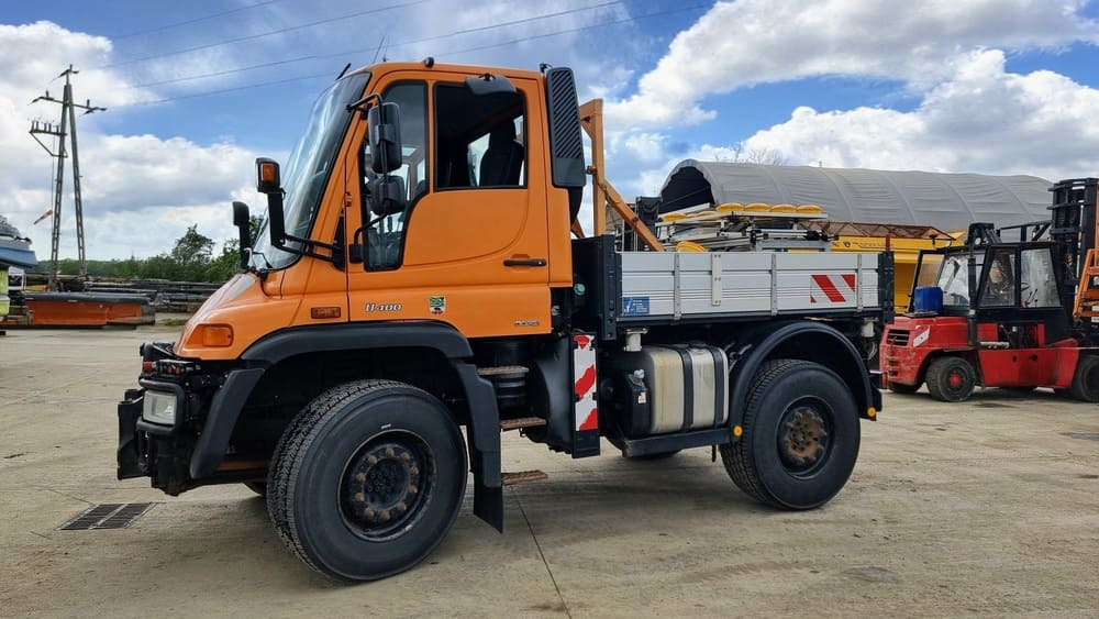 MERCEDES-BENZ Unimog U400 - Kommunaltraktor: das Bild 4 MERCEDES-BENZ Unimog U400 - Kommunaltraktor: das Bild 4