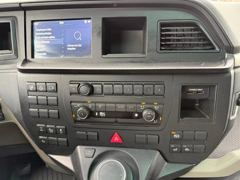 Containerwagen/ Wechselfahrgestell LKW MAN TGX 26.470 Haakarm VDL 21.T XLX Bed Fridge Smart Select Only 133.000KM!: das Bild 10 Containerwagen/ Wechselfahrgestell LKW MAN TGX 26.470 Haakarm VDL 21.T XLX Bed Fridge Smart Select Only 133.000KM!: das Bild 10