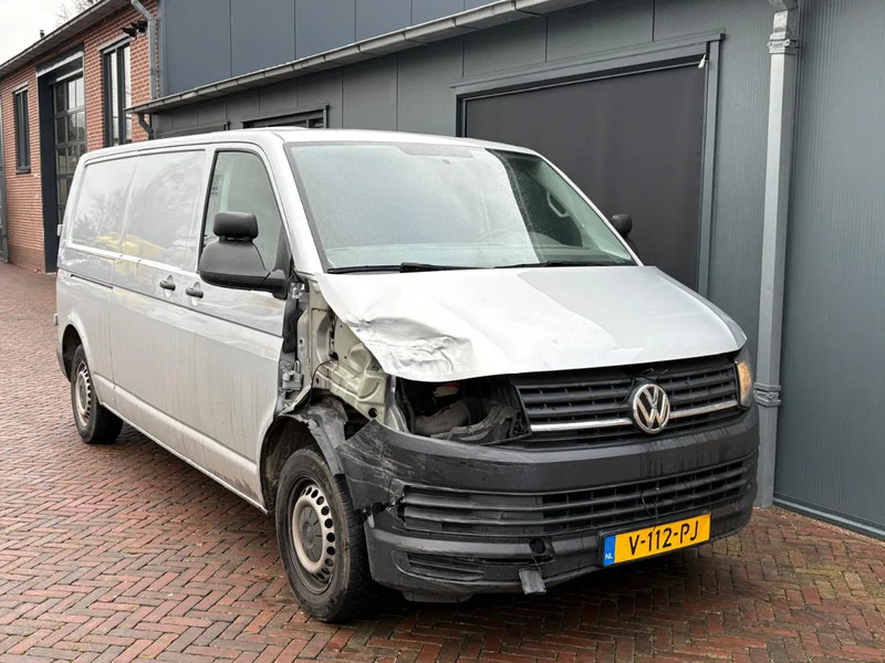 Volkswagen Transporter Lichte Schade 2.0 tdi L2 Carplay Parkeersensoren Dealeronderhouden NAP - Kleintransporter: das Bild 1 Volkswagen Transporter Lichte Schade 2.0 tdi L2 Carplay Parkeersensoren Dealeronderhouden NAP - Kleintransporter: das Bild 1