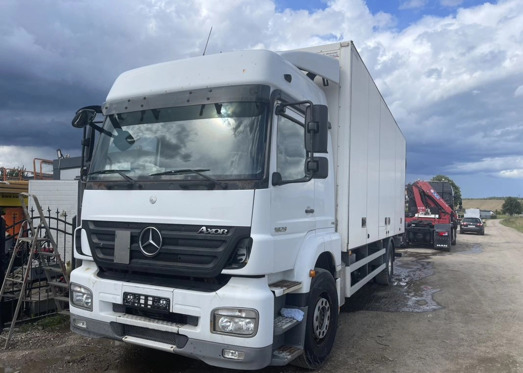 MERCEDES-BENZ AXOR PRZEBIEG TYLKO 322000 KM!!!! - Isotherm LKW: das Bild 5 MERCEDES-BENZ AXOR PRZEBIEG TYLKO 322000 KM!!!! - Isotherm LKW: das Bild 5