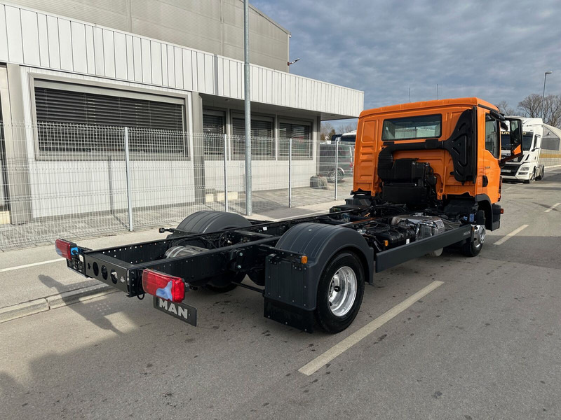 MAN TGL 8.160 - Fahrgestell LKW: das Bild 3 MAN TGL 8.160 - Fahrgestell LKW: das Bild 3
