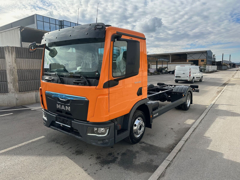 MAN TGL 8.160 - Fahrgestell LKW: das Bild 2 MAN TGL 8.160 - Fahrgestell LKW: das Bild 2