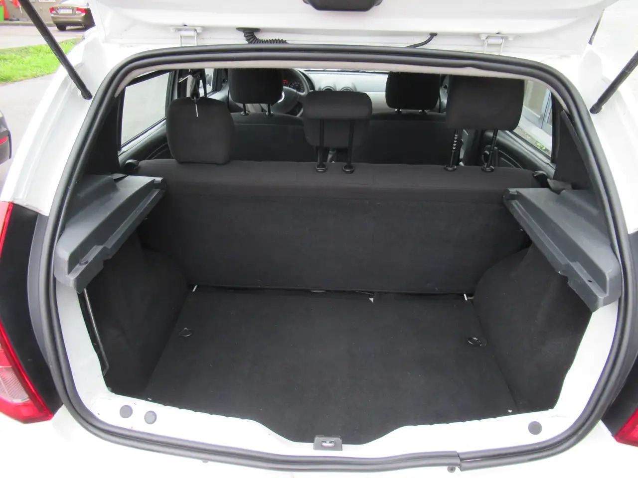 Dacia Sandero Sandero 1.2i Ambiance - PKW: das Bild 5 Dacia Sandero Sandero 1.2i Ambiance - PKW: das Bild 5