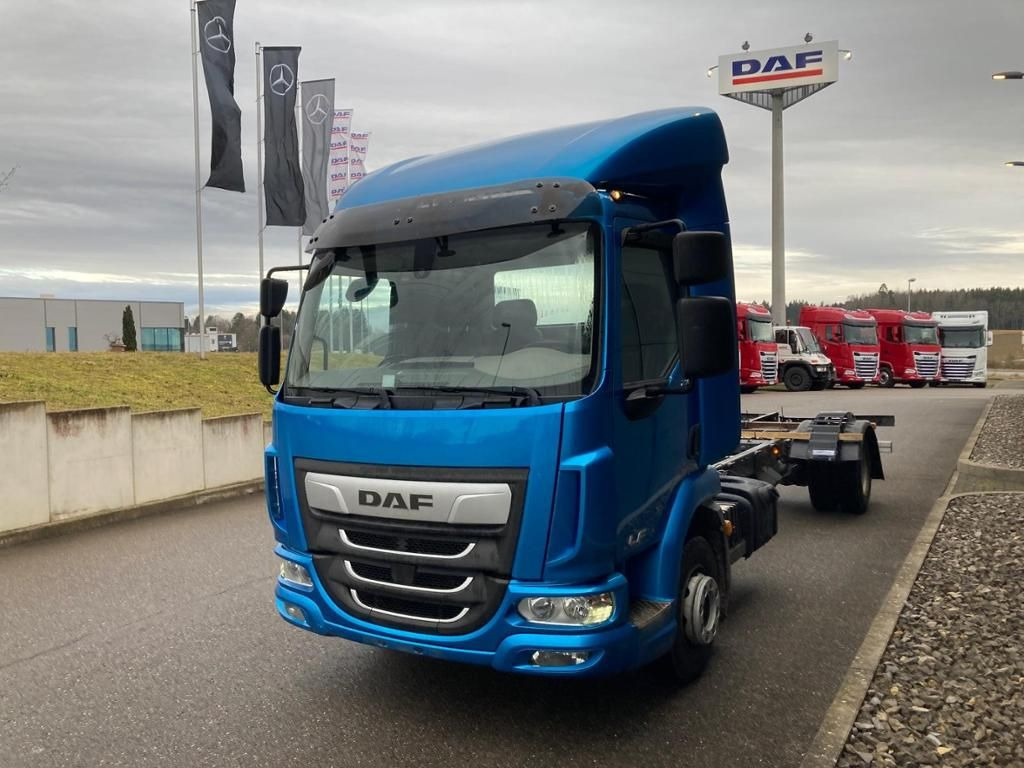 DAF LF 210 FA Standheizung / 5.00m Rd / 7.490kg DAF LF 210 FA Standheizung / 5.00m Rd / 7.490kg - Fahrgestell LKW: das Bild 4 DAF LF 210 FA Standheizung / 5.00m Rd / 7.490kg DAF LF 210 FA Standheizung / 5.00m Rd / 7.490kg - Fahrgestell LKW: das Bild 4