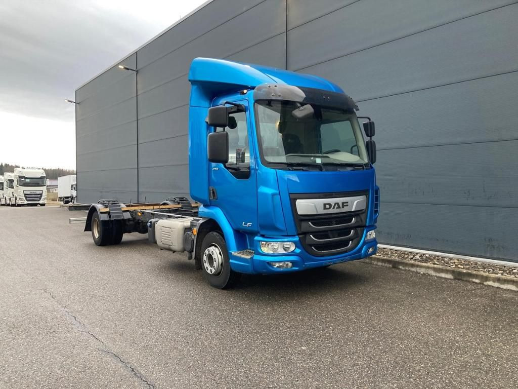 DAF LF 210 FA Standheizung / 5.00m Rd / 7.490kg DAF LF 210 FA Standheizung / 5.00m Rd / 7.490kg - Fahrgestell LKW: das Bild 3 DAF LF 210 FA Standheizung / 5.00m Rd / 7.490kg DAF LF 210 FA Standheizung / 5.00m Rd / 7.490kg - Fahrgestell LKW: das Bild 3