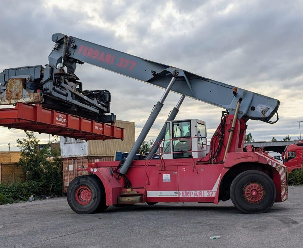 CVS Ferrari F377.5 PB - Reach stacker: das Bild 3 CVS Ferrari F377.5 PB - Reach stacker: das Bild 3