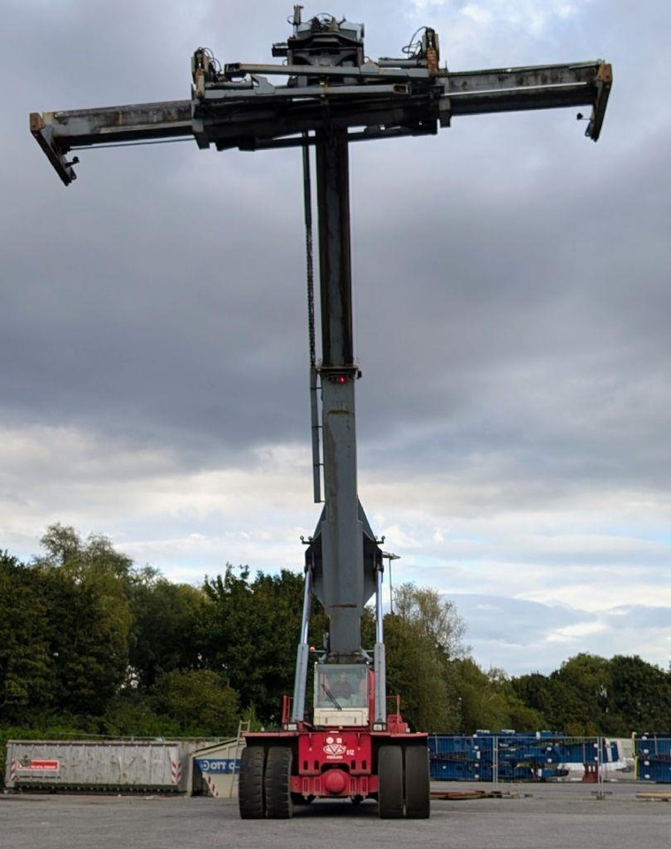 CVS Ferrari F377.5 PB - Reach stacker: das Bild 2 CVS Ferrari F377.5 PB - Reach stacker: das Bild 2