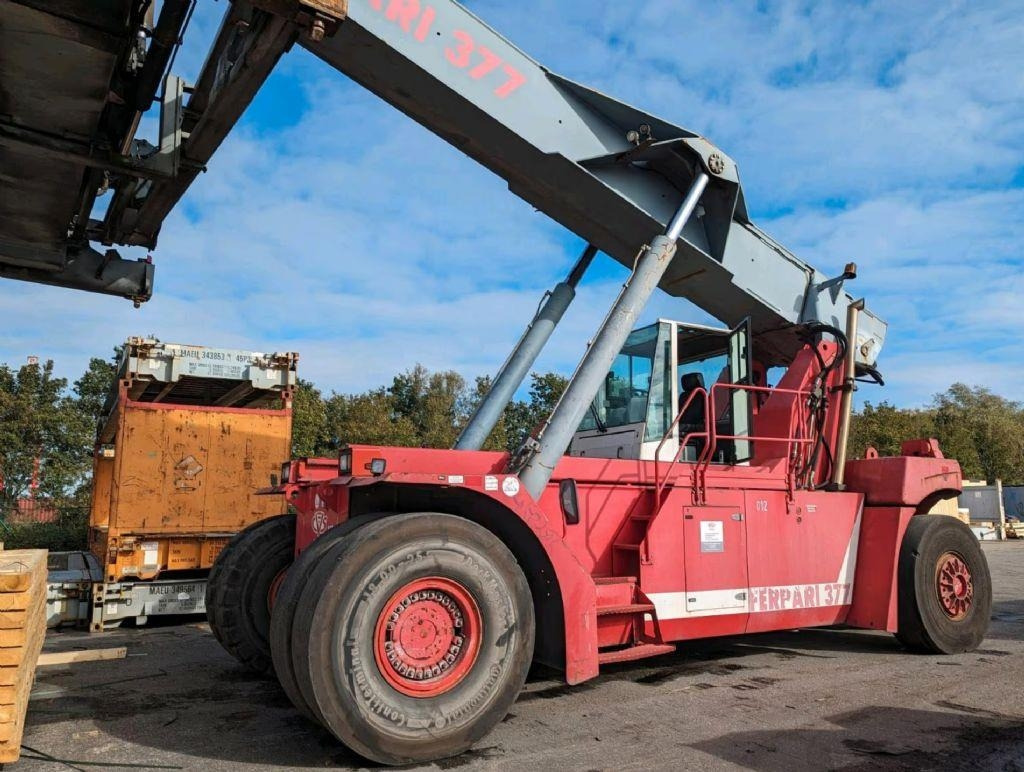 CVS Ferrari F377.5 PB - Reach stacker: das Bild 3 CVS Ferrari F377.5 PB - Reach stacker: das Bild 3