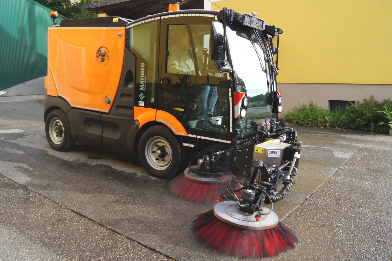 MATHIEU Azura Flex MC210 3-rd brush / EURO 6 - Kehrmaschine: das Bild 2 MATHIEU Azura Flex MC210 3-rd brush / EURO 6 - Kehrmaschine: das Bild 2