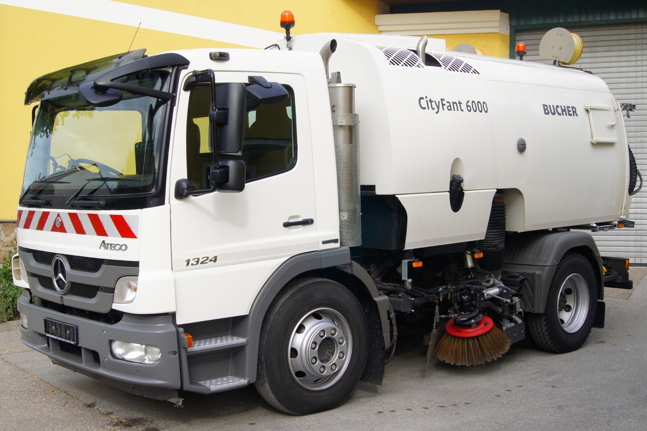MERCEDES-BENZ ATEGO 1324 / BUCHER CityFant 6000 TWIN, beidseitig + Heck, Aufbaumotor - Kehrmaschine: das Bild 2 MERCEDES-BENZ ATEGO 1324 / BUCHER CityFant 6000 TWIN, beidseitig + Heck, Aufbaumotor - Kehrmaschine: das Bild 2