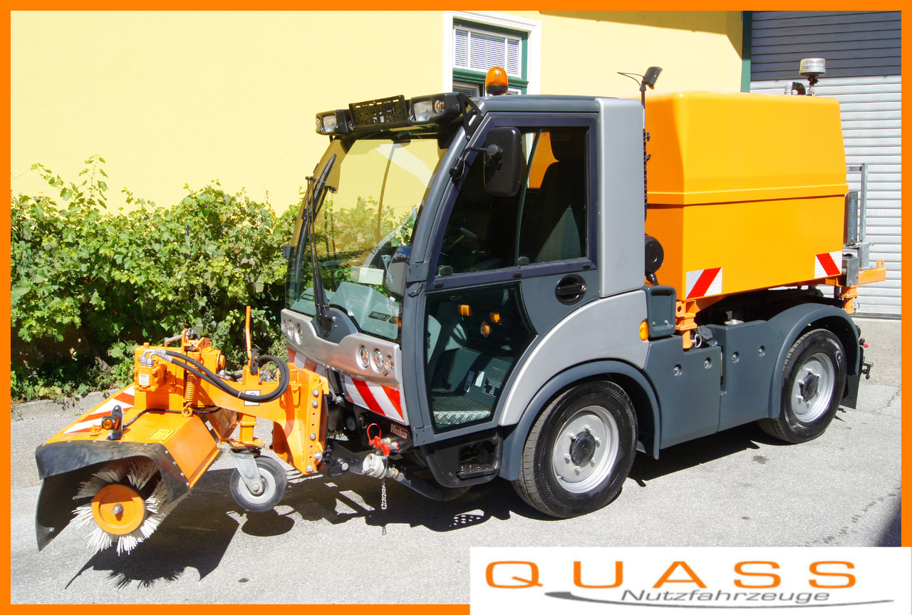 MULTICAR TREMO X56 Carrier CS/4x4/Euro 5/Besen/Wasserfass - Schneeräumfahrzeug: das Bild 1 MULTICAR TREMO X56 Carrier CS/4x4/Euro 5/Besen/Wasserfass - Schneeräumfahrzeug: das Bild 1