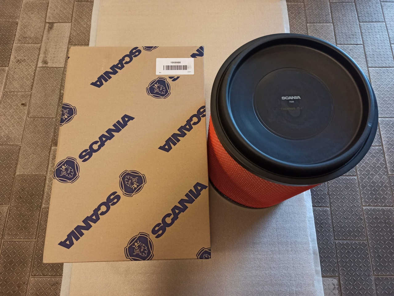 SCANIA AIR FILTER 1869988 - Luftfilter für LKW: das Bild 1 SCANIA AIR FILTER 1869988 - Luftfilter für LKW: das Bild 1