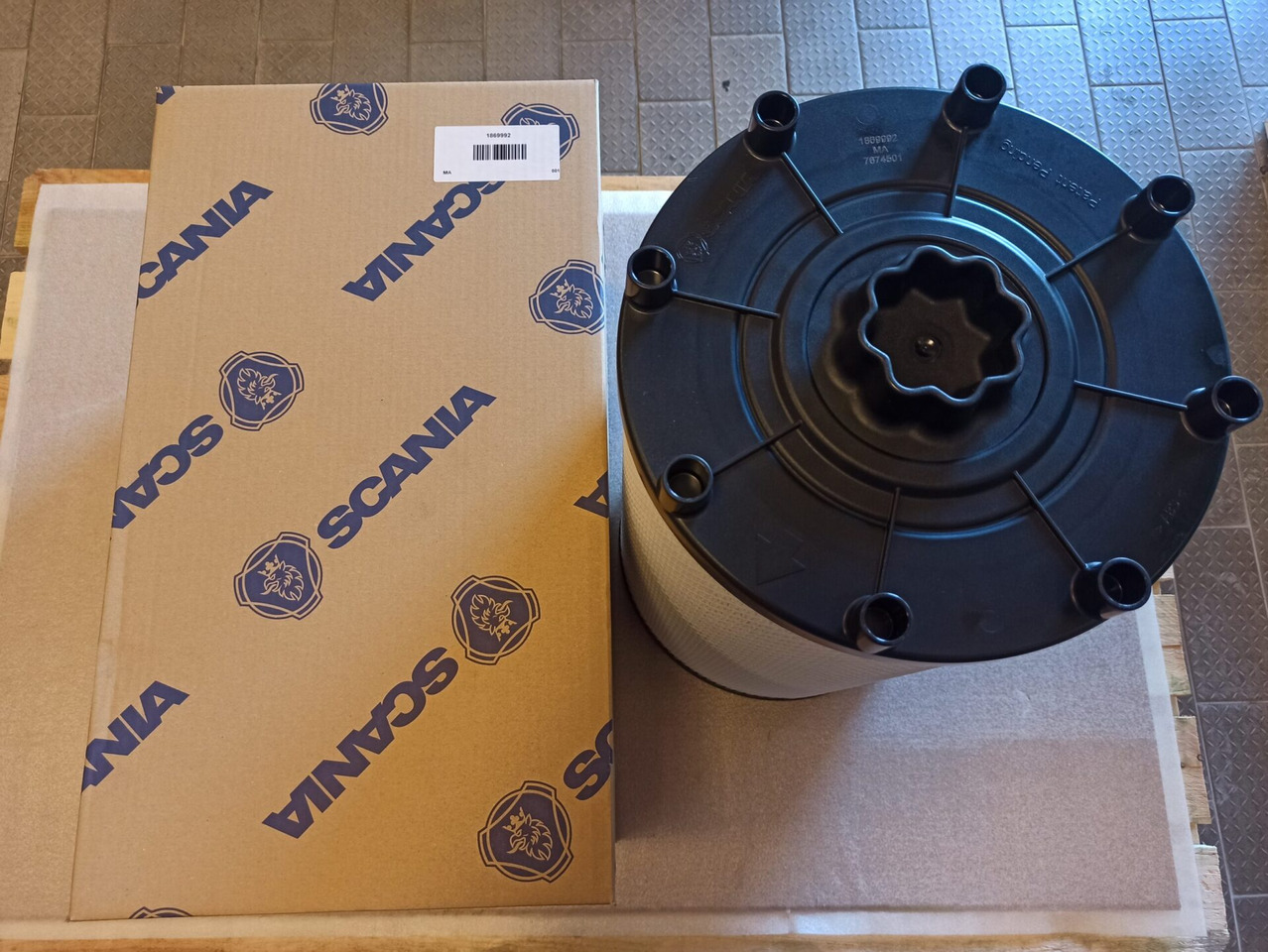 SCANIA AIR FILTER 1869992 - Luftfilter für LKW: das Bild 1 SCANIA AIR FILTER 1869992 - Luftfilter für LKW: das Bild 1