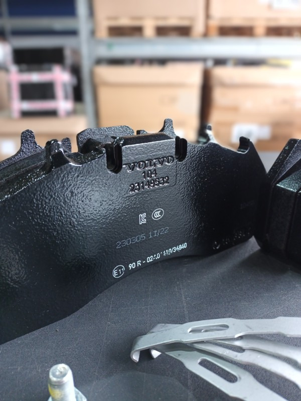 VOLVO BRAKE PAD KIT 23149532 - Bremsklötze für LKW: das Bild 4 VOLVO BRAKE PAD KIT 23149532 - Bremsklötze für LKW: das Bild 4