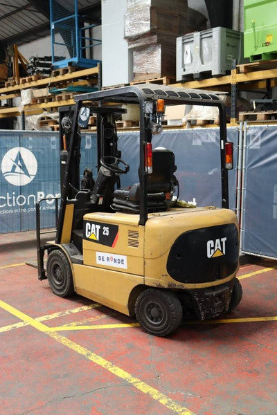 Caterpillar EP25K-PAC - Elektrostapler: das Bild 4 Caterpillar EP25K-PAC - Elektrostapler: das Bild 4