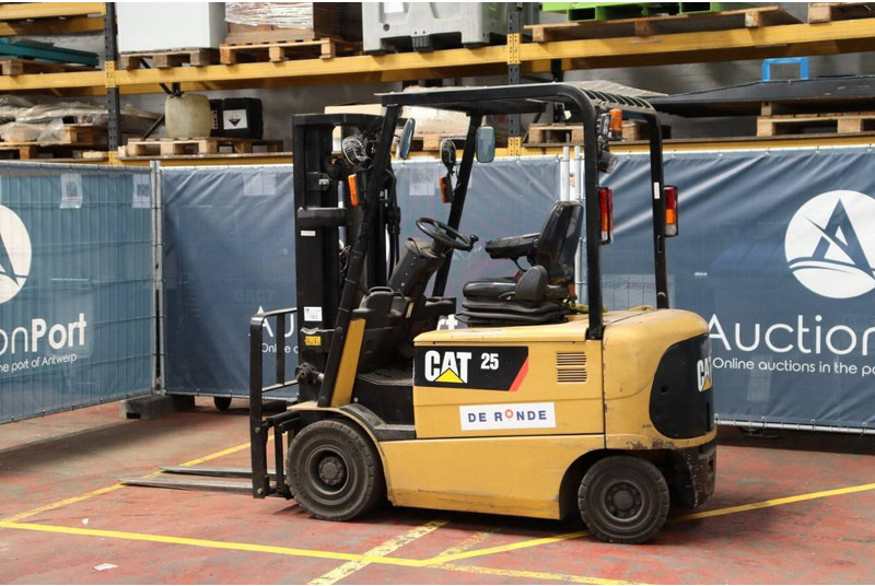 Caterpillar EP25K-PAC - Elektrostapler: das Bild 3 Caterpillar EP25K-PAC - Elektrostapler: das Bild 3