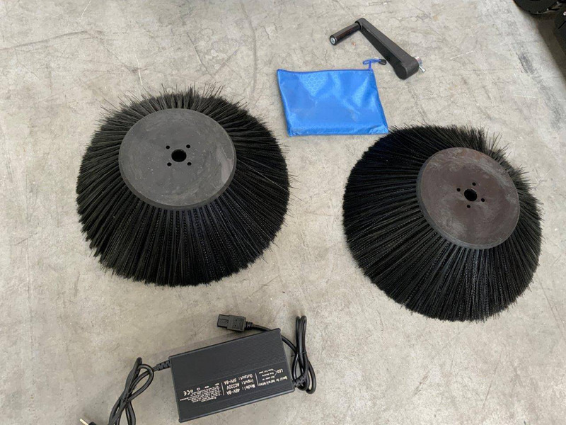 Daewoo DAS80 Zit - Kehrmaschine: das Bild 5 Daewoo DAS80 Zit - Kehrmaschine: das Bild 5