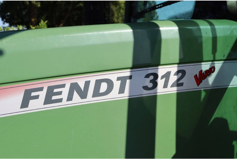 Traktor Fendt Fendt 325: das Bild 13