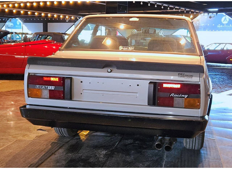 Limousine Fiat 131 Racing: das Bild 13