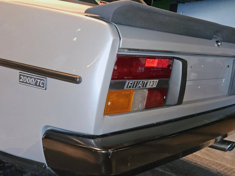 Limousine Fiat 131 Racing: das Bild 20