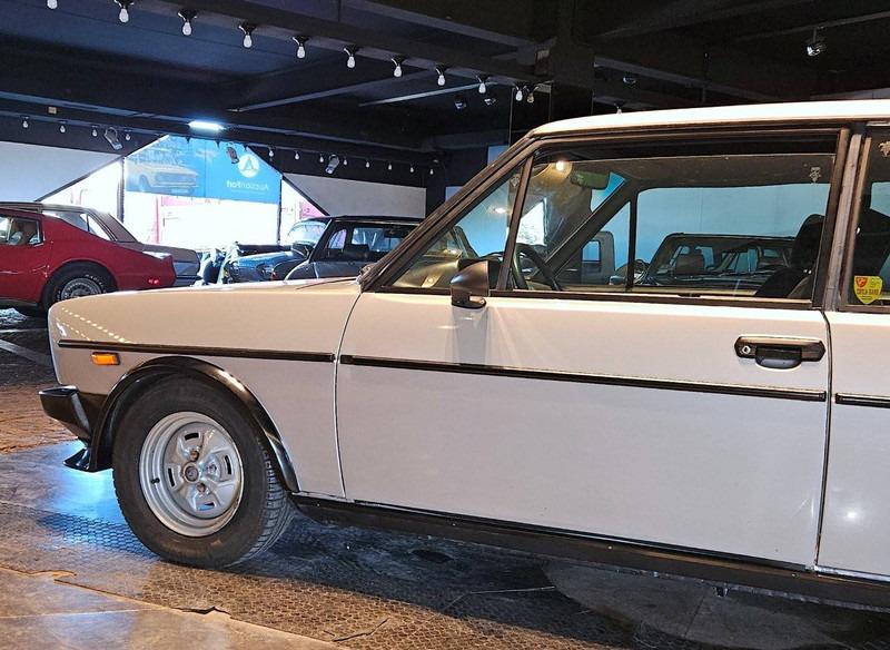 Limousine Fiat 131 Racing: das Bild 11