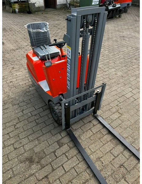 Freelift CMF05 - Elektrostapler: das Bild 3 Freelift CMF05 - Elektrostapler: das Bild 3