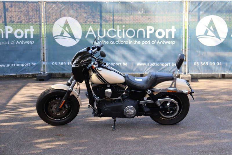 Harley-Davidson Dyna Fat Bob - Motorrad: das Bild 2 Harley-Davidson Dyna Fat Bob - Motorrad: das Bild 2