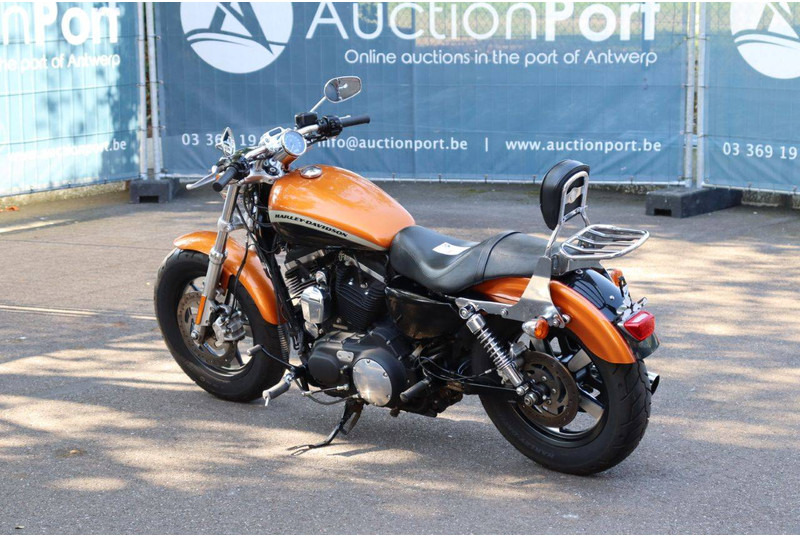 Harley-Davidson Sportster XL1200 Custom - Motorrad: das Bild 3 Harley-Davidson Sportster XL1200 Custom - Motorrad: das Bild 3