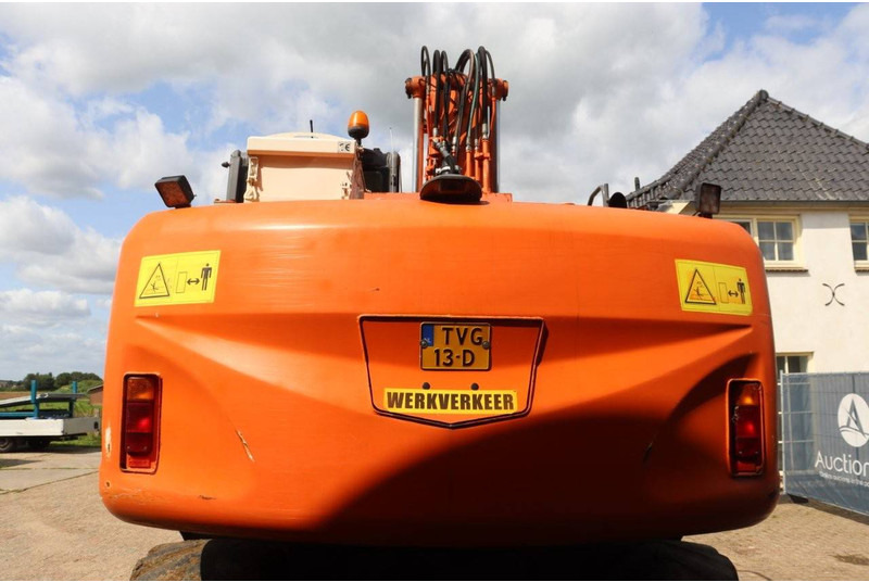 Hitachi ZX140W-3 - Mobilbagger: das Bild 5 Hitachi ZX140W-3 - Mobilbagger: das Bild 5