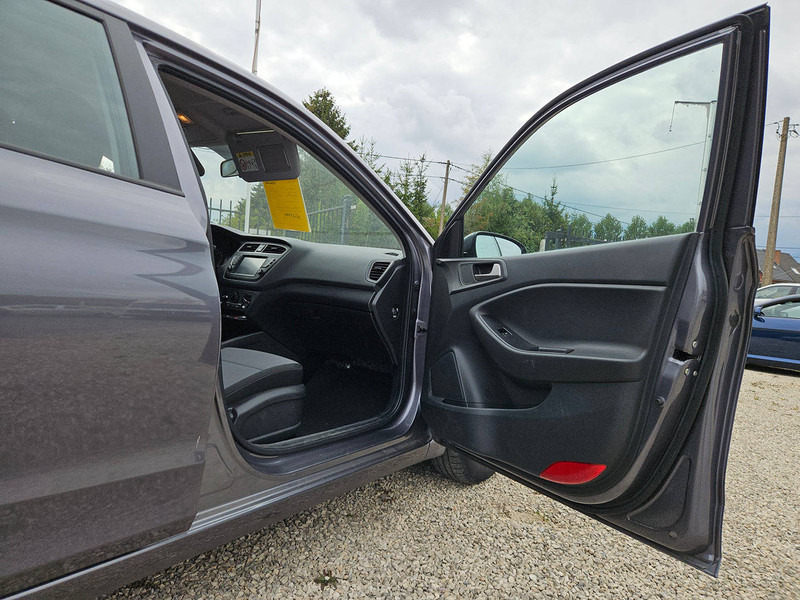 Limousine Hyundai i20 1.2: das Bild 17