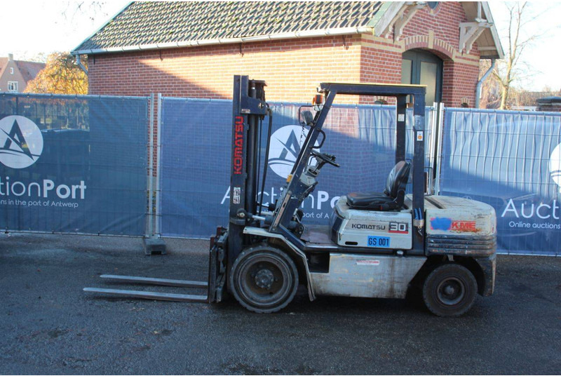 Komatsu FD30T-11E - Dieselstapler: das Bild 2 Komatsu FD30T-11E - Dieselstapler: das Bild 2