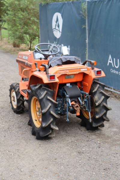 Kubota B1-14 Bulltra - Traktor: das Bild 4 Kubota B1-14 Bulltra - Traktor: das Bild 4