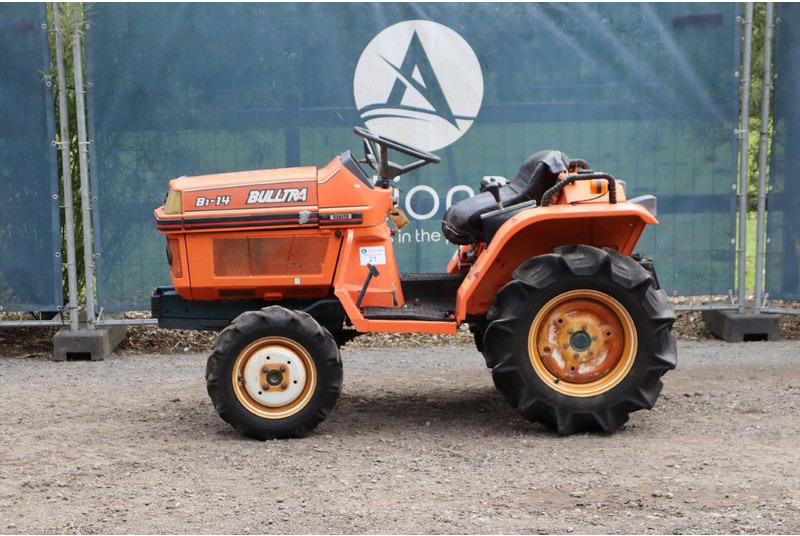 Kubota B1-14 Bulltra - Traktor: das Bild 2 Kubota B1-14 Bulltra - Traktor: das Bild 2