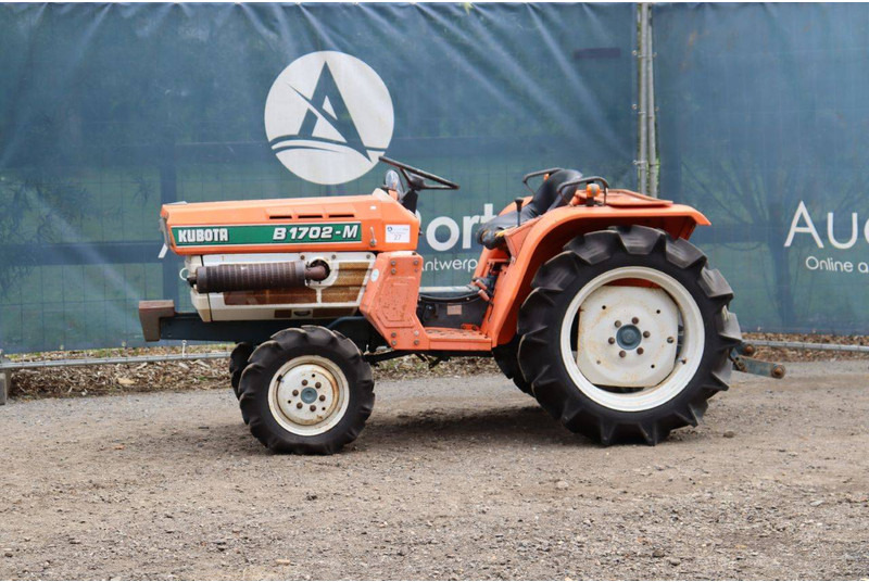 Kubota B1702-M - Traktor: das Bild 1 Kubota B1702-M - Traktor: das Bild 1