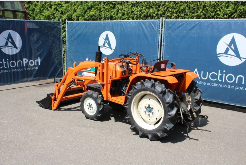 Kubota B1702DT - Traktor: das Bild 3 Kubota B1702DT - Traktor: das Bild 3