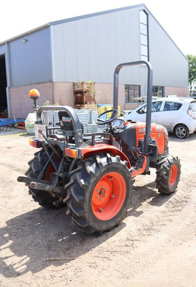 Kubota B2530 - Traktor: das Bild 5 Kubota B2530 - Traktor: das Bild 5