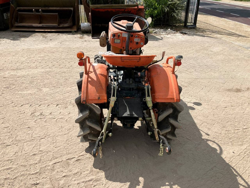 Kubota B5000 - Traktor: das Bild 4 Kubota B5000 - Traktor: das Bild 4