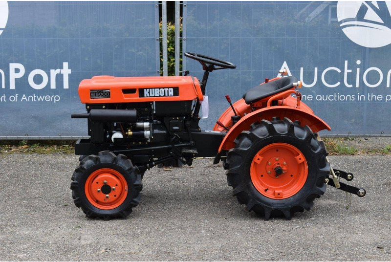Kubota B5000 - Traktor: das Bild 2 Kubota B5000 - Traktor: das Bild 2