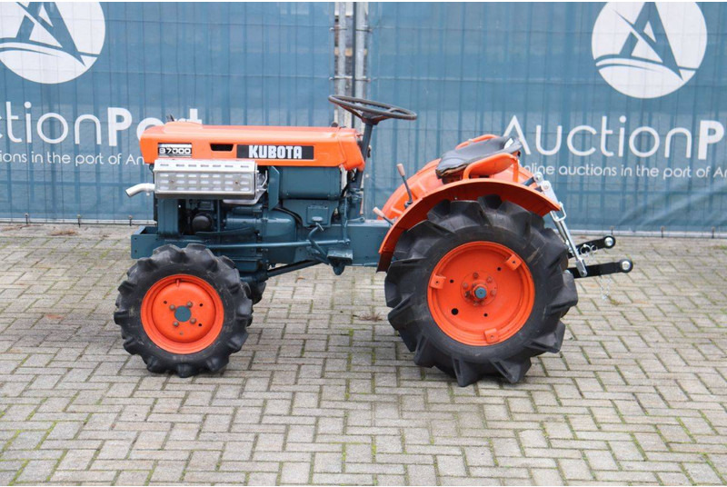 Kubota B7000 - Traktor: das Bild 2 Kubota B7000 - Traktor: das Bild 2